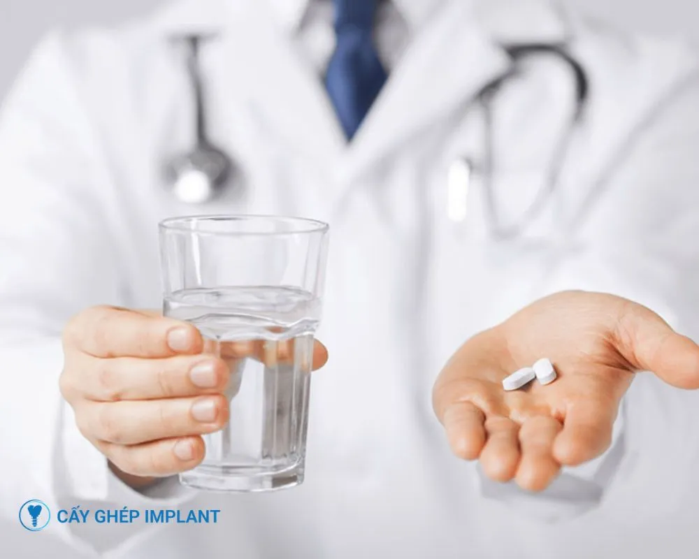 biến chứng khi trồng răng implant