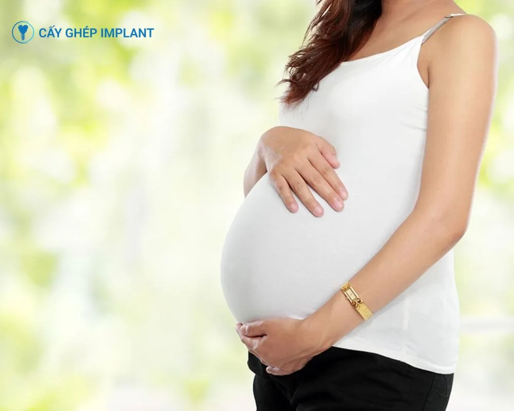 có nên trồng răng implant không