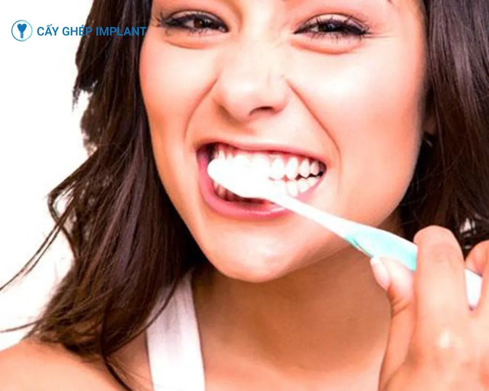 có nên trồng răng implant không