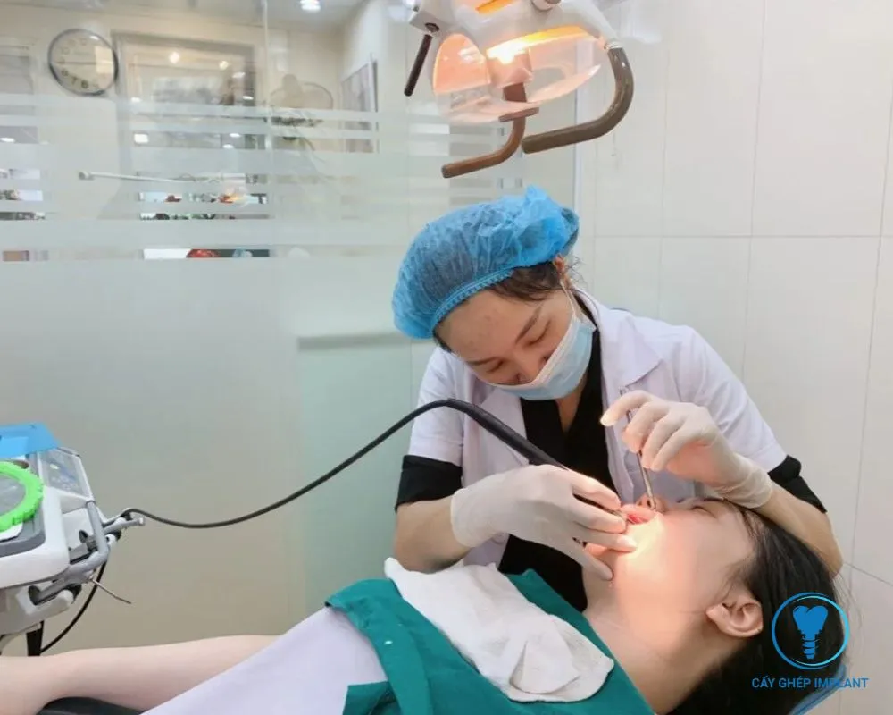 trẻ em có trồng răng implant được không