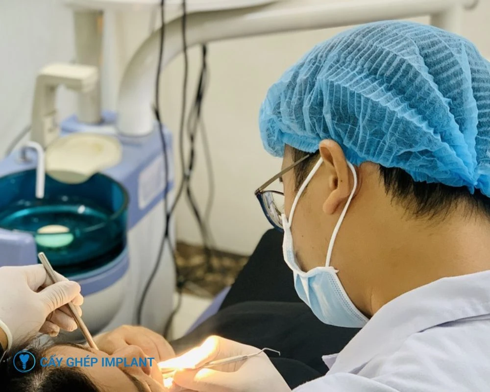 trồng răng implant bị tiêu xương
